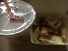 豆漿と蛋餅。台湾の代表的な朝ごはんです。
