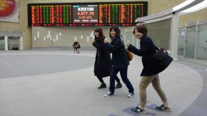 証券取引所で授業前に