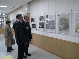 附属図書館 (本館) の視察