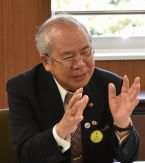里隆光氏